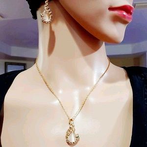 2472NE160 NNT 2 Pc. Peacock Cat's Eye Gold  Necklac